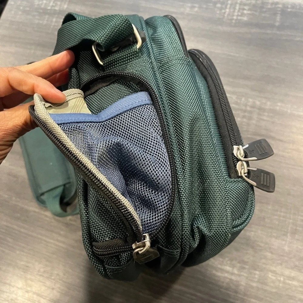 Ricardo Beverly Hills Green Canvas Crossbody Messenger Travel Bag Luggage